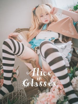 Bambi - Alice in Glasses_01