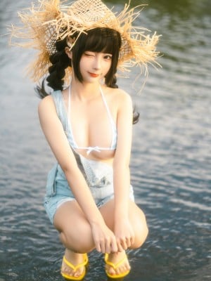 Chunmomo 蠢沫沫 - Country Girl Swimmer