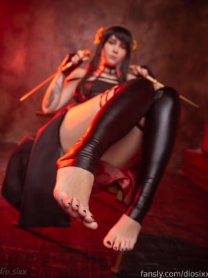 Yor Briar (Various Cosplayers)_240