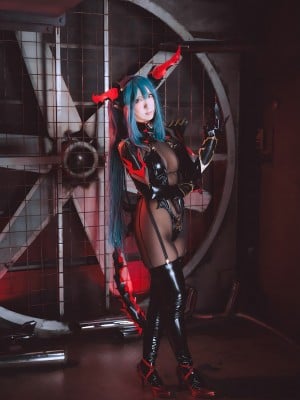 (C103) [さちぶどう] アズール◎ーン レーゲンスブルク コスプレ写真集 vol.171 Coast of light!2  (アズールレーン)_003