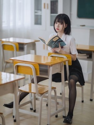 许岚 - 教室jk黑丝_02