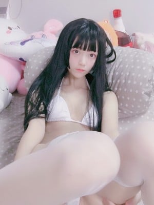 [小奈奈] 白絲比基尼_034