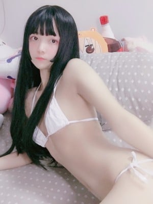 [小奈奈] 白絲比基尼_036