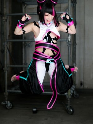 Comonun - Juri Han_07