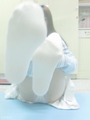少女枪械师 - 蓝色毛衣_005