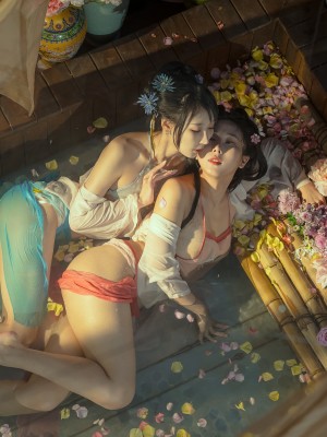 云溪溪x奶桃 古装浴池嬉戏 性感肚兜诱人乳晕 湿身诱惑超写实古代风_1 (23)