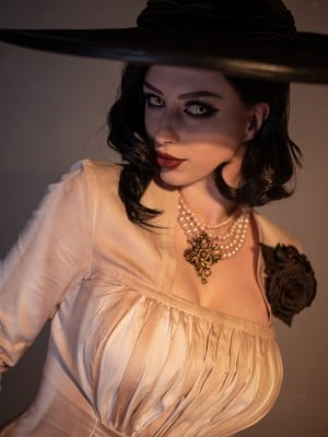 Lady Melamori - Alcina Dimitrescu_08