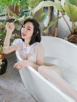 [啾啾] 誤闖莊園窺探心儀女神～啾啾 ???? ～入浴反被誘惑勾引_fig3