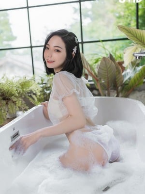 [啾啾] 誤闖莊園窺探心儀女神～啾啾 ???? ～入浴反被誘惑勾引_fig79