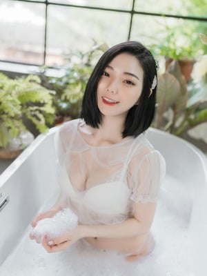 [啾啾] 誤闖莊園窺探心儀女神～啾啾 ???? ～入浴反被誘惑勾引_fig113
