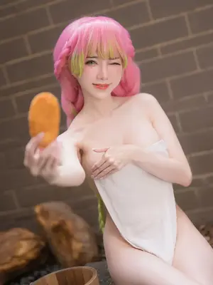 Sally Dorasnow - Mitsuri Kanroji Onsen_11